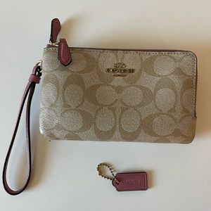 Authentic COACH wallet ( used )